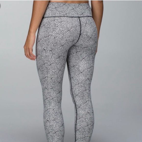 Lululemon b/w flowered wunder unders - Picture 2 of 5
